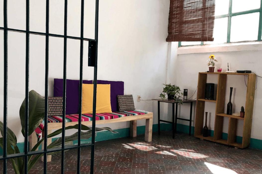 1 Guadalajara Corazon Del Centro Historico Hospedate En Una Casa Antigua En Una Habitacion Sencilla Con Areas Comunes Y Banos Compartidas Экстерьер фото