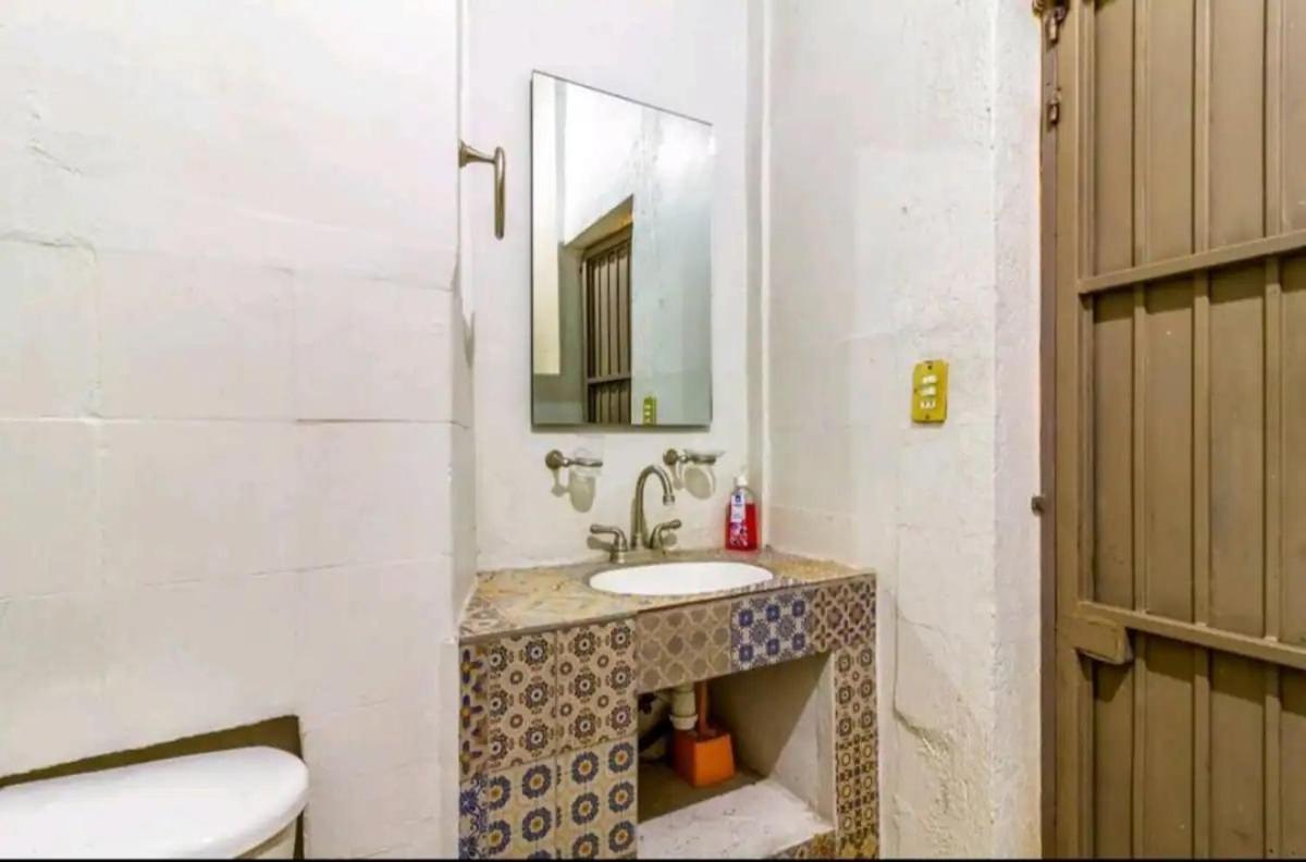1 Guadalajara Corazon Del Centro Historico Hospedate En Una Casa Antigua En Una Habitacion Sencilla Con Areas Comunes Y Banos Compartidas Экстерьер фото